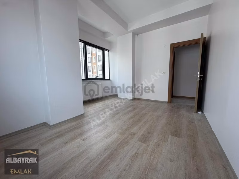 Albayrak Emlaktan İkbal Caddesinde Kullanışlı Daıre - 12