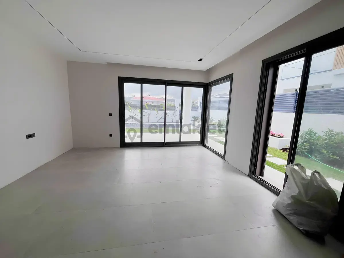 Çeşme'de Satılık 4+1 Lüx Müstakil Havuzlu Villa - 10