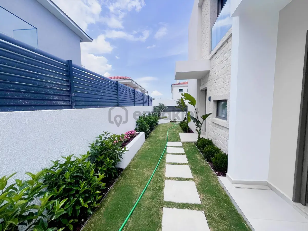 Çeşme'de Satılık 4+1 Lüx Müstakil Havuzlu Villa - 8