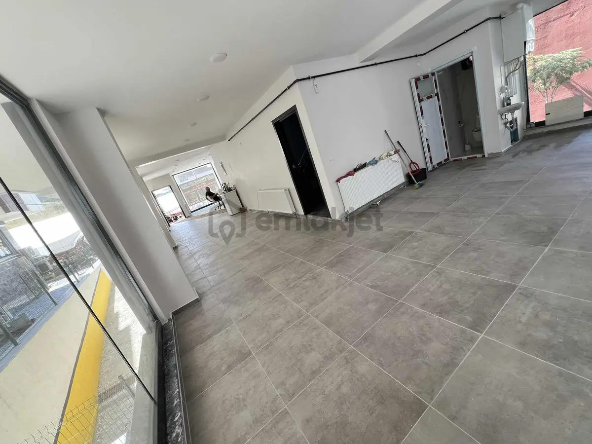 Cadde Cephe Satılık Dükkan - 6