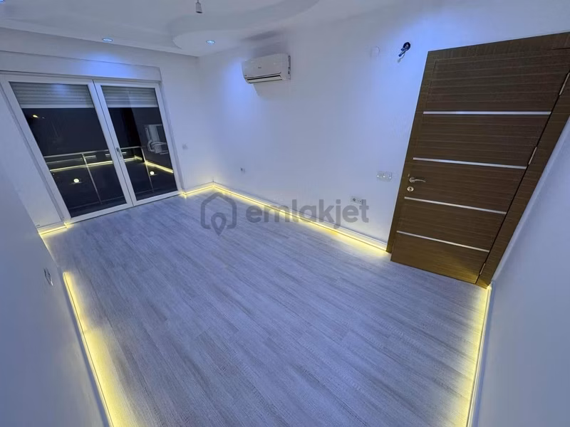 Pınarbaşı'nda Havuzlu Otoparklı Doğalgazlı Geniş 2+1 - 20