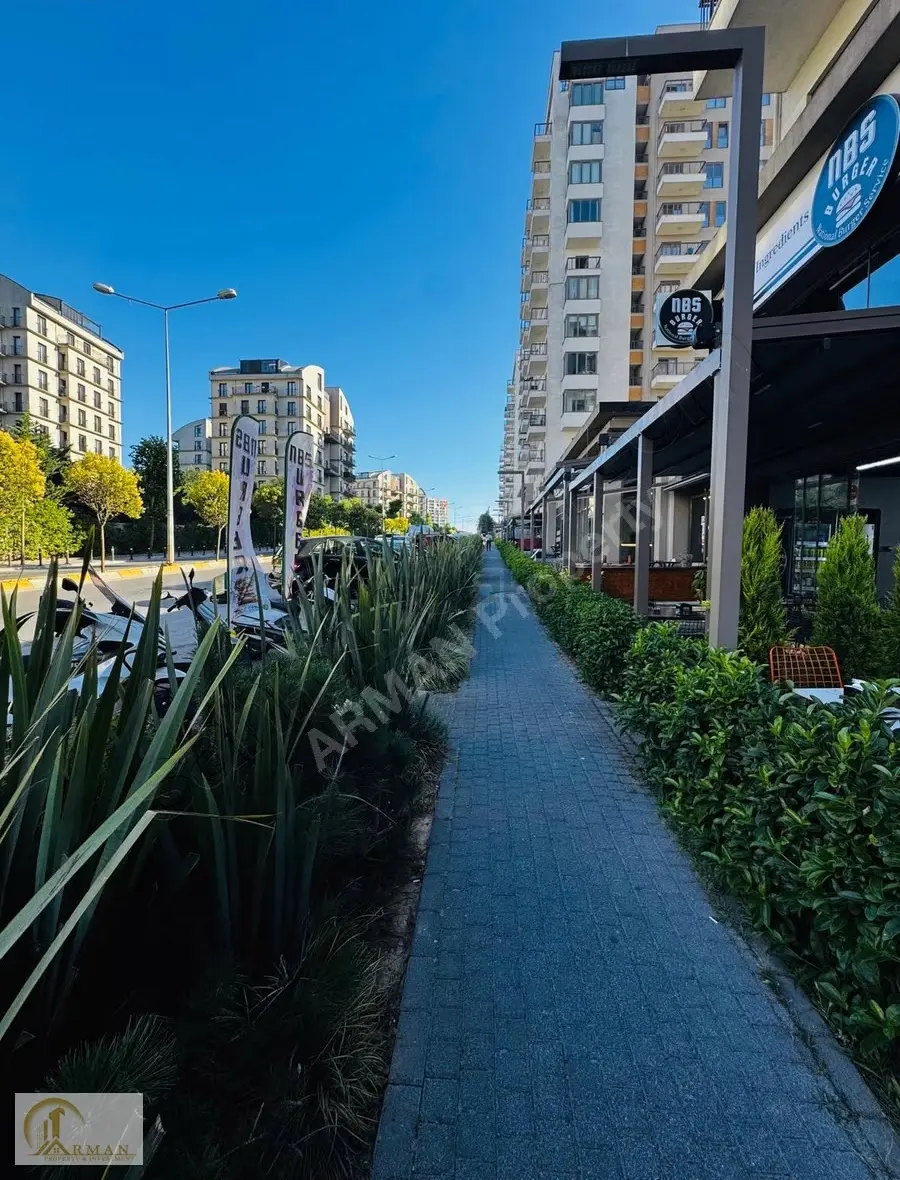 Sancaktepe'de Nef 19 Da Caddeye Cepheli Dükkan - 10