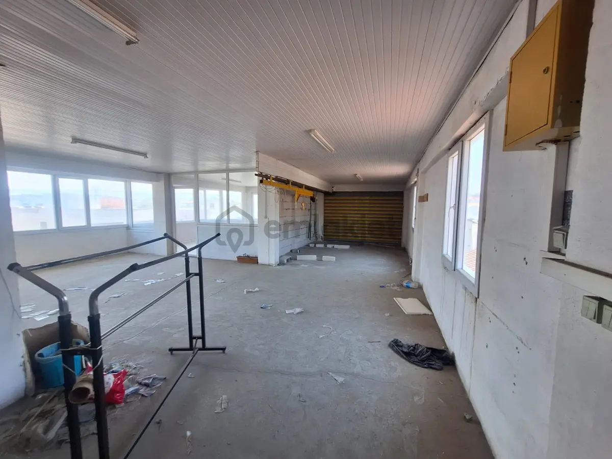 Karabağlar Sanayi Sitesinde 280m2 Boş Dükkan - 9