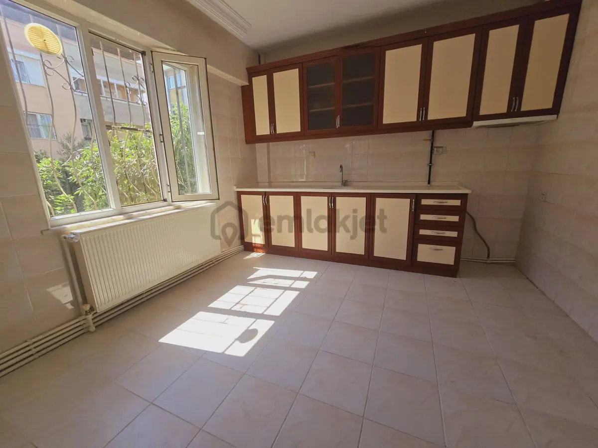 Nazilli Zafer Mahallesinde Kiralık 3+1 Doğalgazlı Geniş Daire - 23