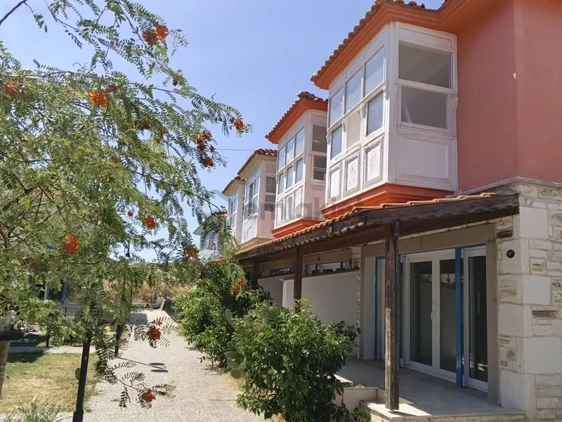Foça Bağarası 2+1 Bahçeli Dubleks