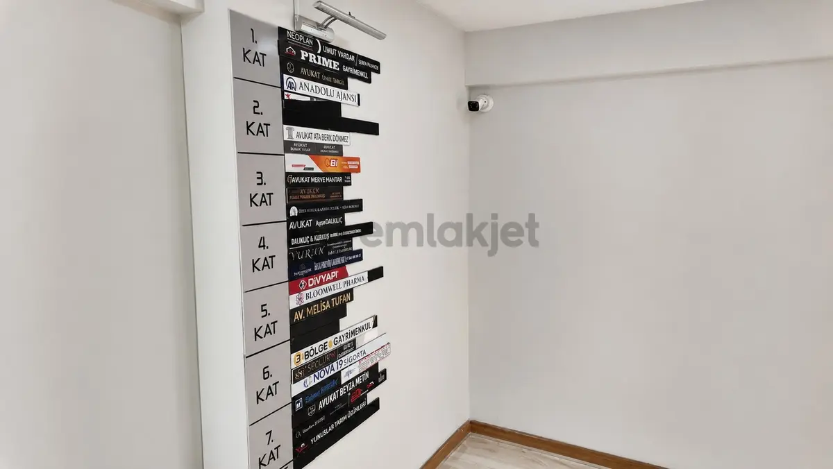 Rönesans Plazada Köşe Konumlu Ön Cephede Kiralık Ofis - 3