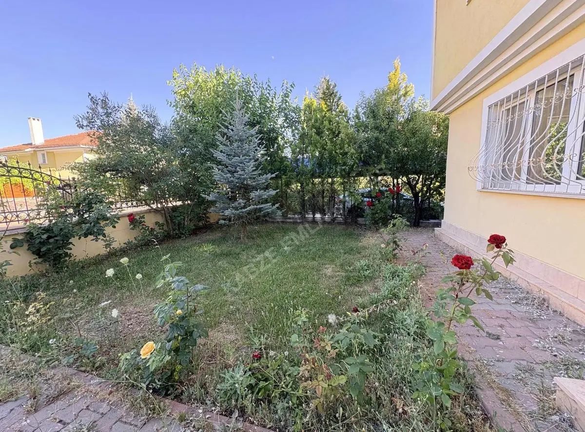 Kabze Emlaktan Eğri Köprü'de Satılık Villa..! - 15