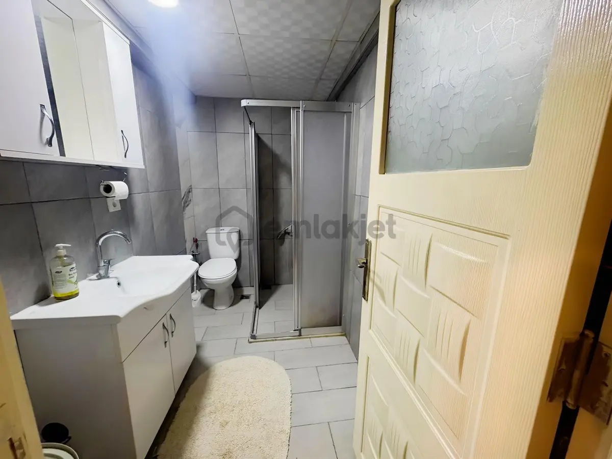 Akalın'dan Bornova'da Bahçeli Eşyalı Kiralık Daire - 15