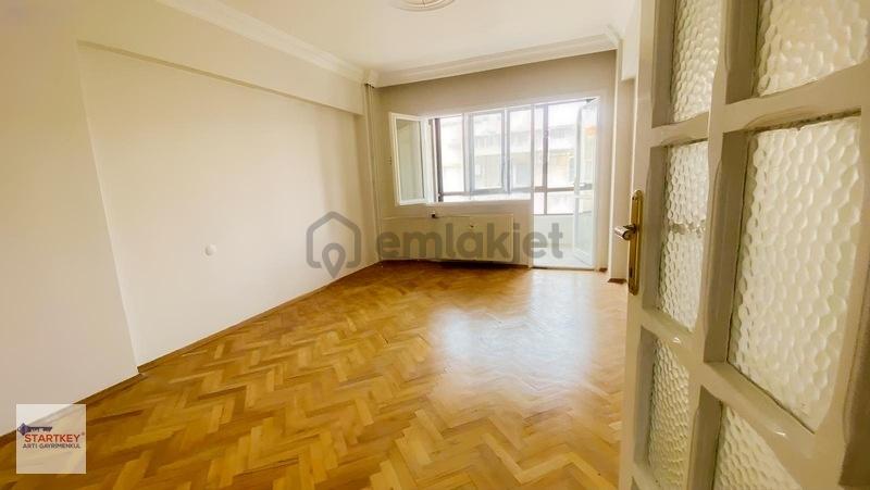 Karşıyaka Girne Bulvarı -geniş 3+1 Kiralık - 17