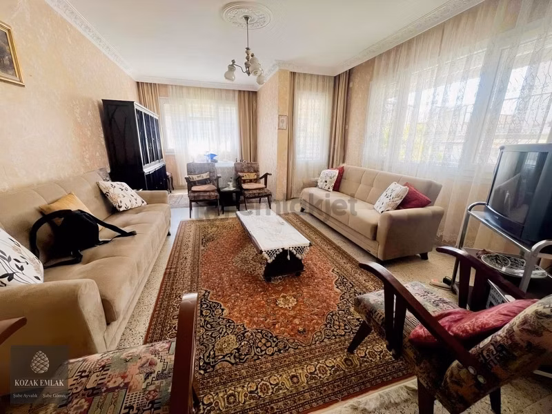 Ayvalık Aliçetinkaya'da Satılık Geniş 2+1 Arakat Daire