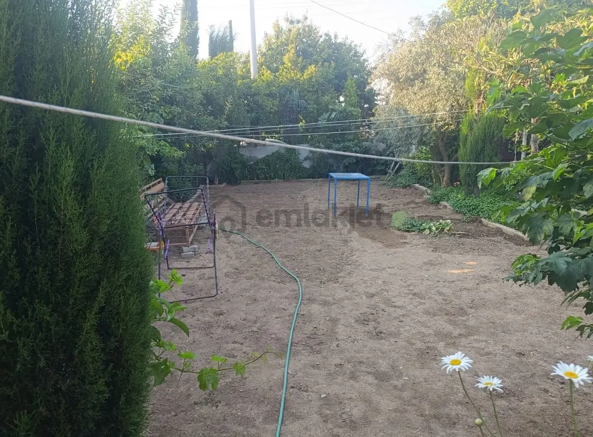 Mustakil 3+1 Evi Olan Satılık 405m² Arsa - 3