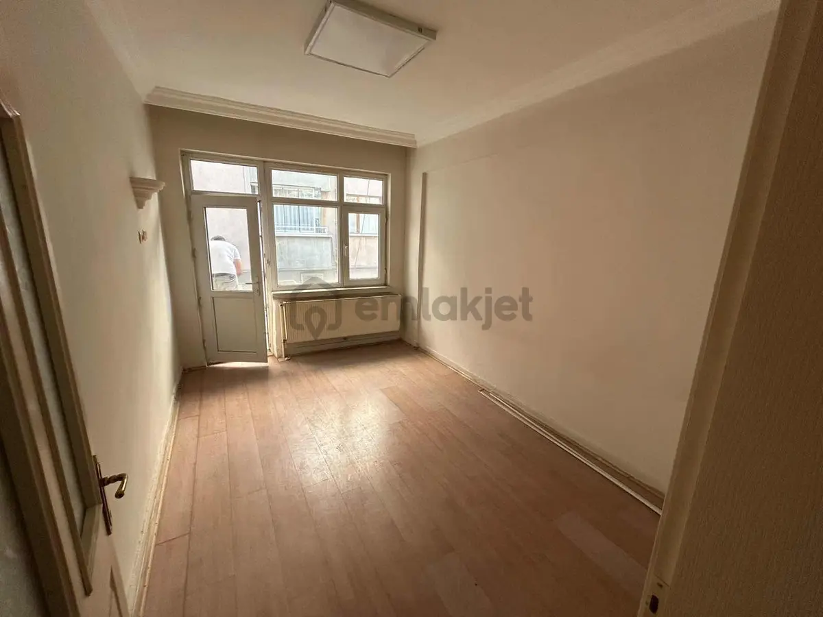 Valifahribey Caddesinde 3+1 Ara Kat Kiralık Daire - 5