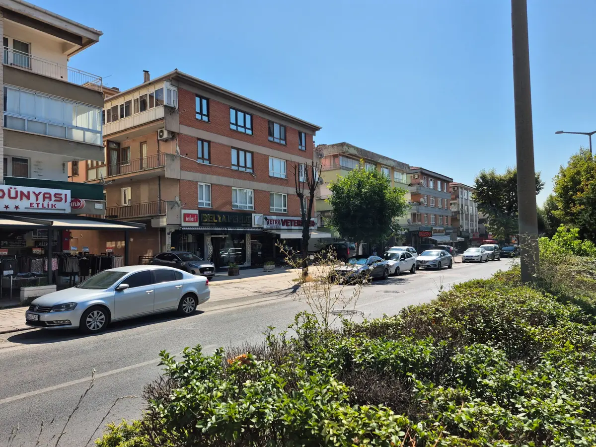 Aşağıeğlencede Cadde Üzerinde 1.kat Kiralık Daire - 22