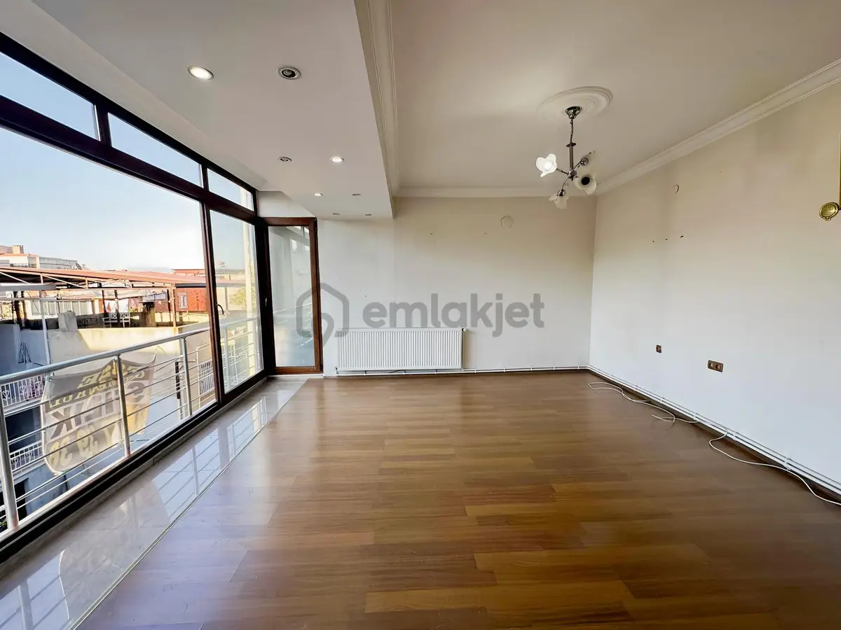 Karabağlar'da 120 M² Arakat 3+1 Satılık Daire