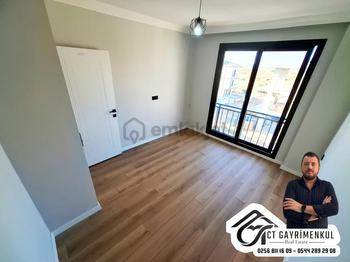 Didimde Satılık 1+1 Sıfır Daire Ön Cephe Asansörlü Orta Kat ! - 6
