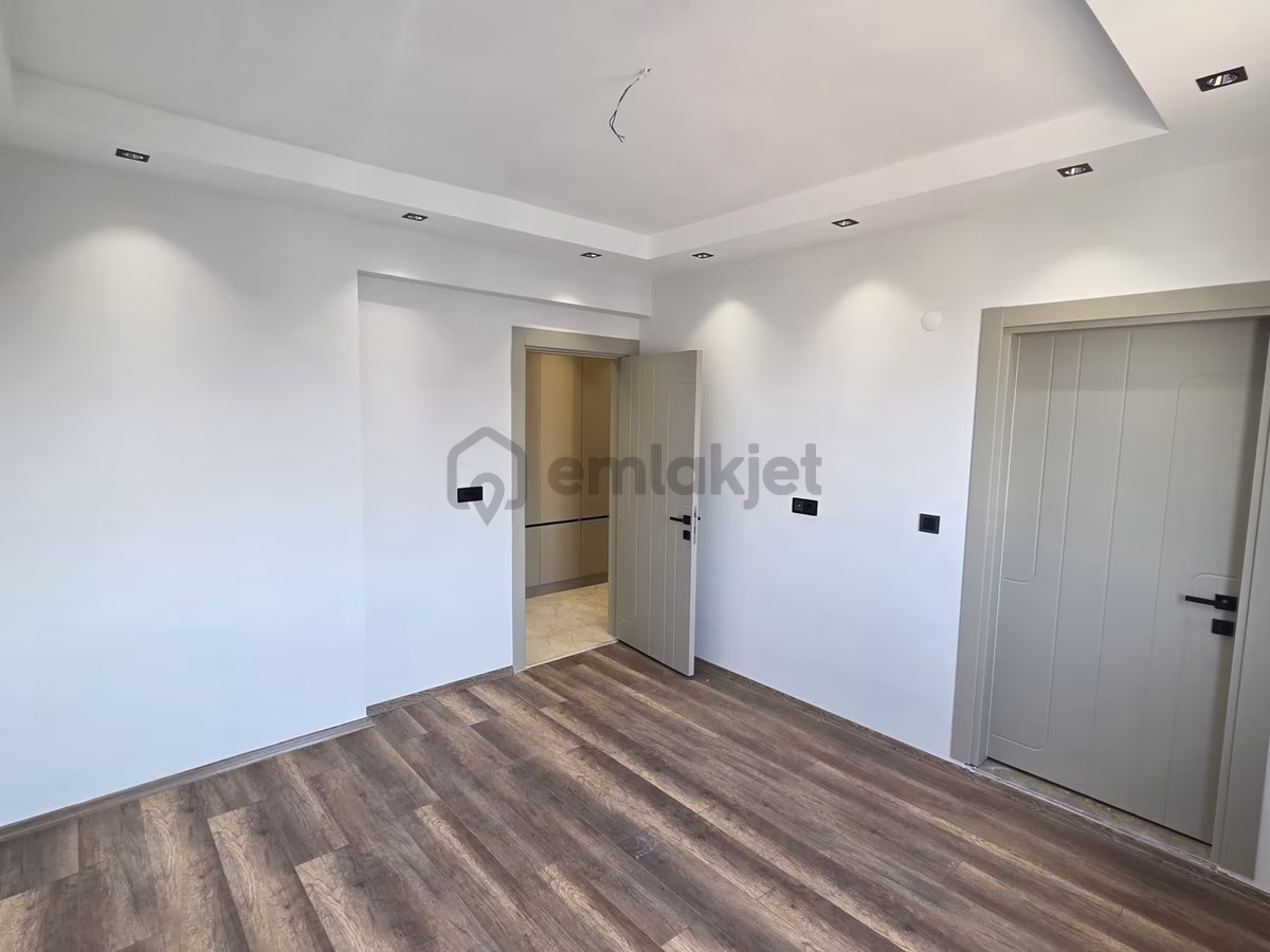 Kurtuluş Mahallesinde Özel Otoparklı3+1 Lüks Daire !! - 15