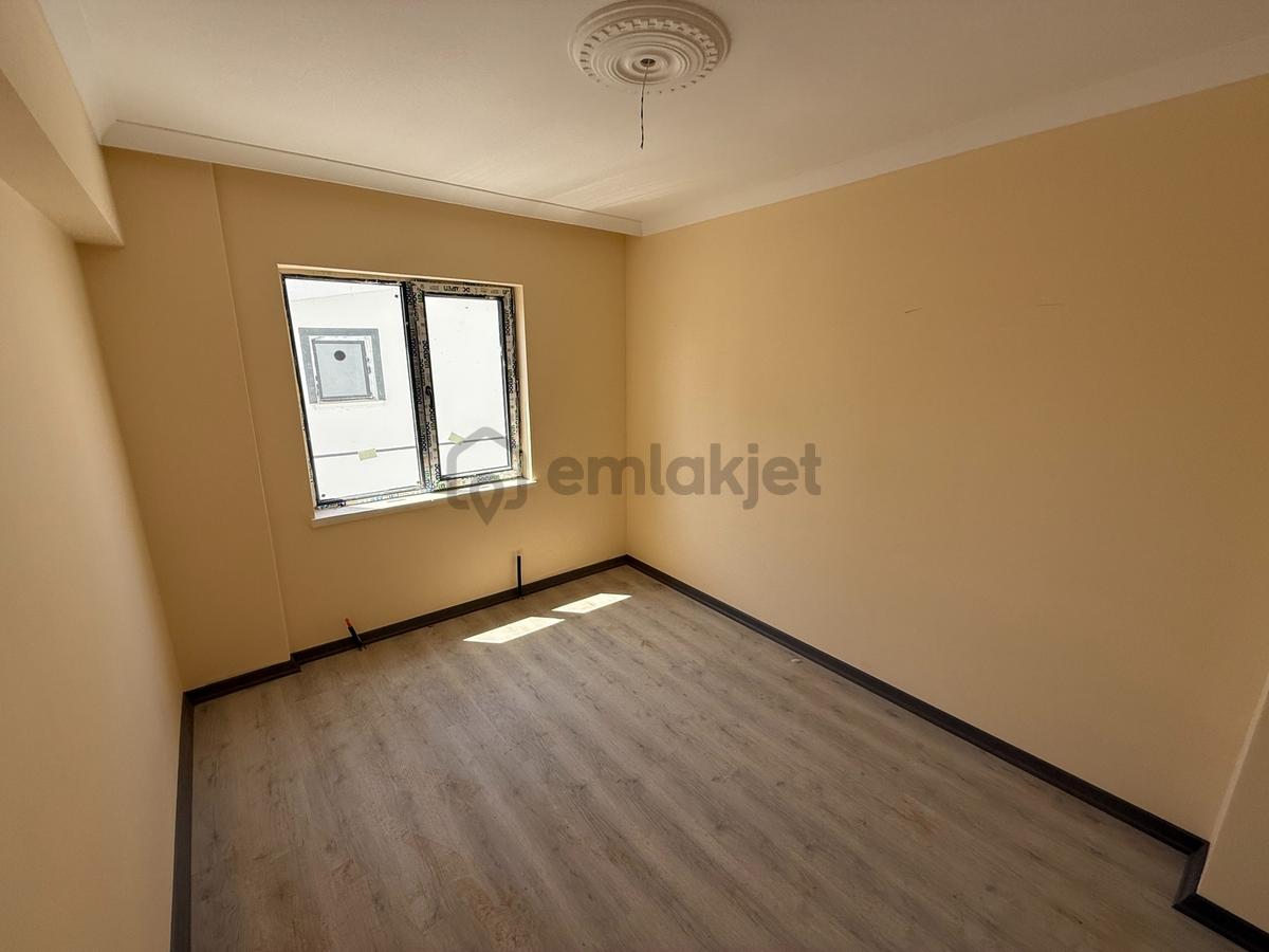 3+1 1.kat Geniş Ayvalı Seval Caddesi Paraleli Oturuma Hazır - 19
