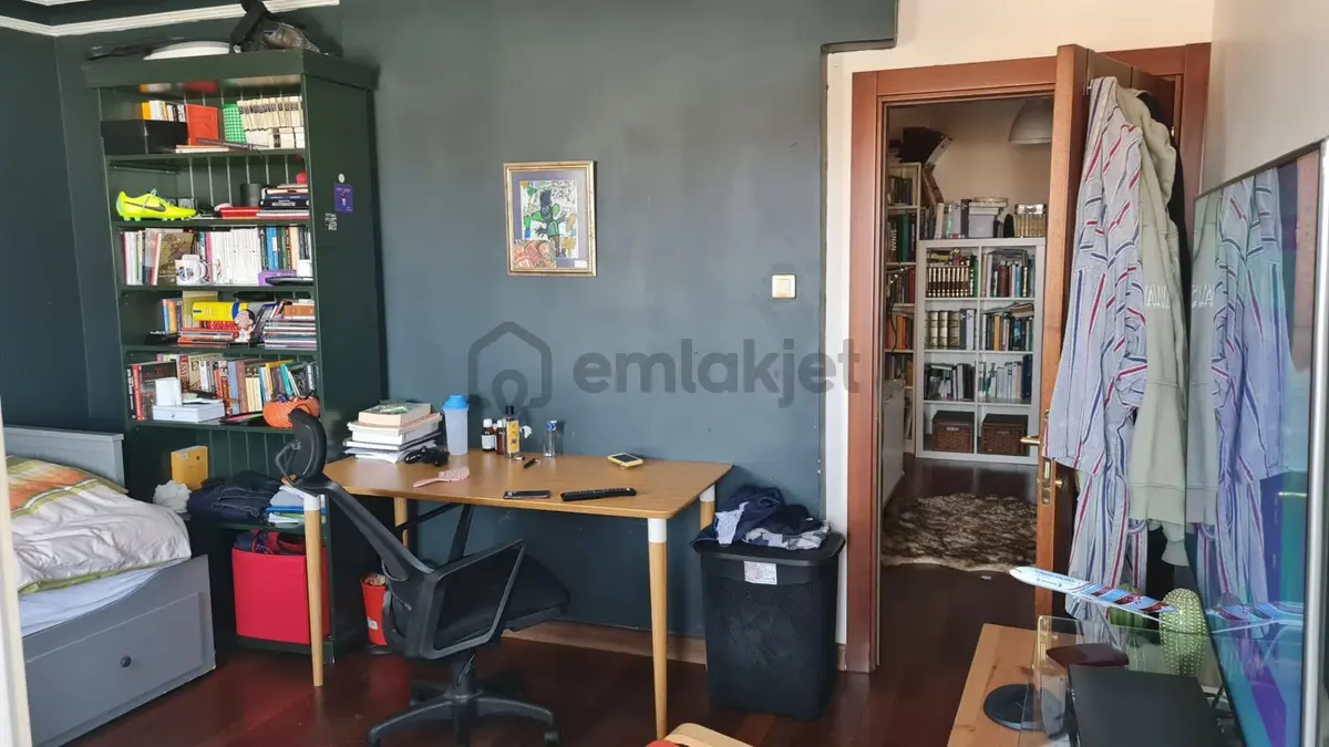 Güngören Haznedar'da 4+1 Teraslı Geniş Fırsat Dubleks Daire - 13
