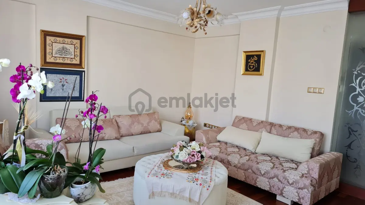 Güngören Haznedar'da 4+1 Teraslı Geniş Fırsat Dubleks Daire