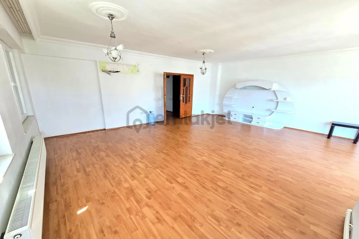 Şirinyalıda Denize Yakın Kiralık Geniş 3+1 - 17
