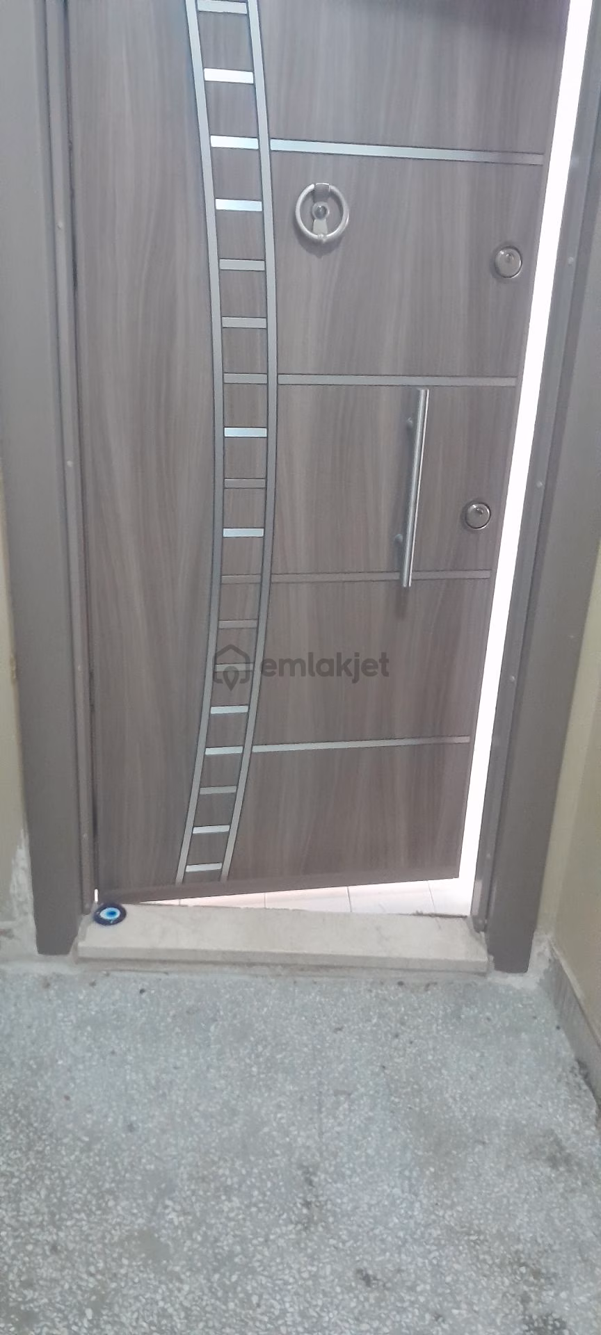 Çift Balkonlu Kombili Masrafsız Kiralık Daire