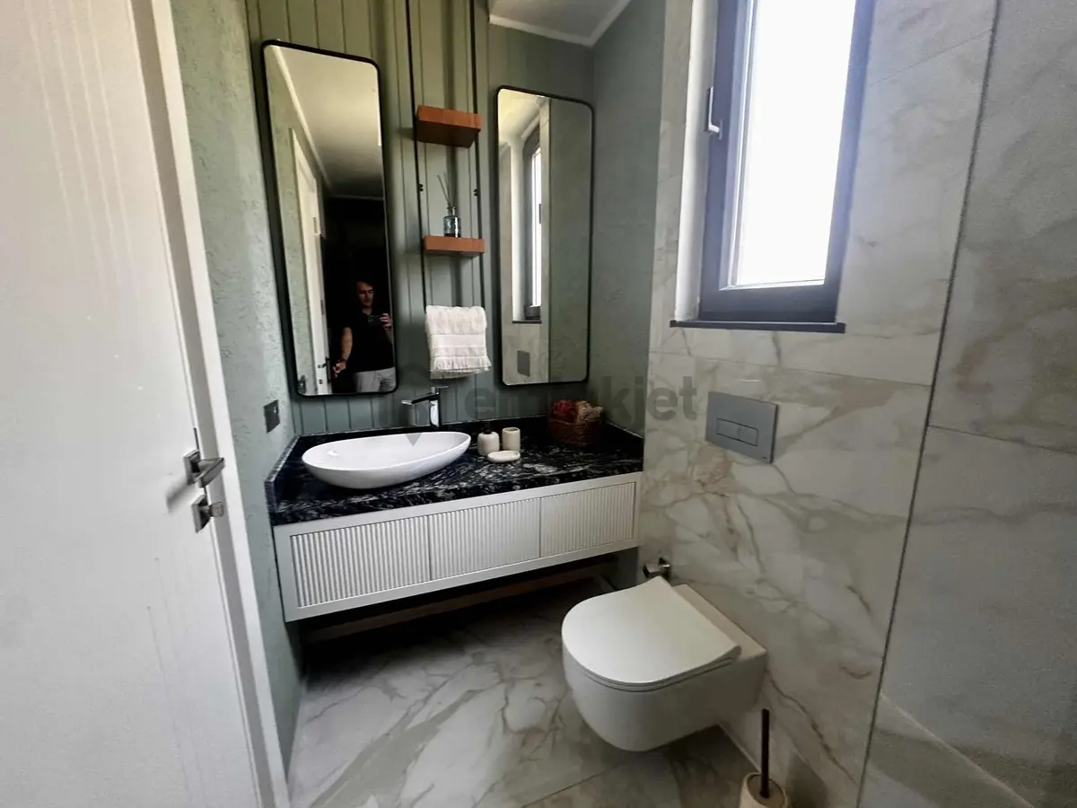 Evrensekide Site İçinde Lüks 4+1 Tripleks Villa - 32