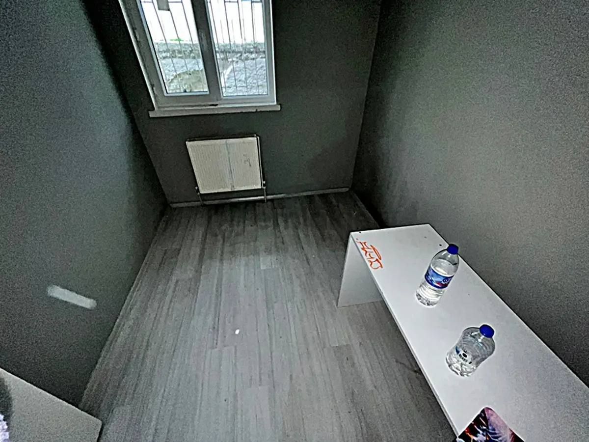 Hastane Yakını Alev Sokakda Full Yapılı Giriş Kat Daire - 9