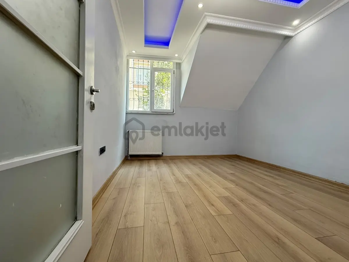 Metrobüse 10 Dk Balkonlu Dekorlu Cadde Dibi 2+1 Kiralık Daire ! - 28
