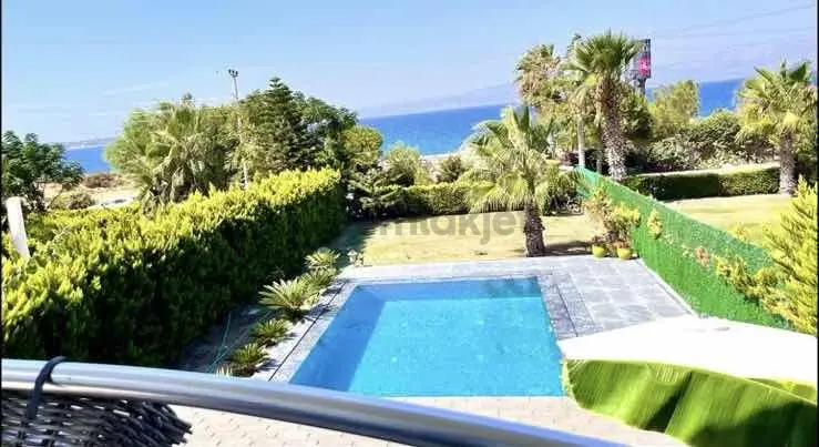 Çeşme Pırlanta Plajında Denize Sıfır Villa - 5
