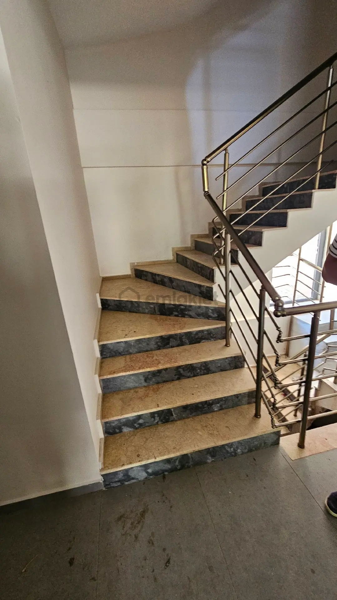 Kuşadası Davutlarda Ara Kat 2+1 Daire - 16