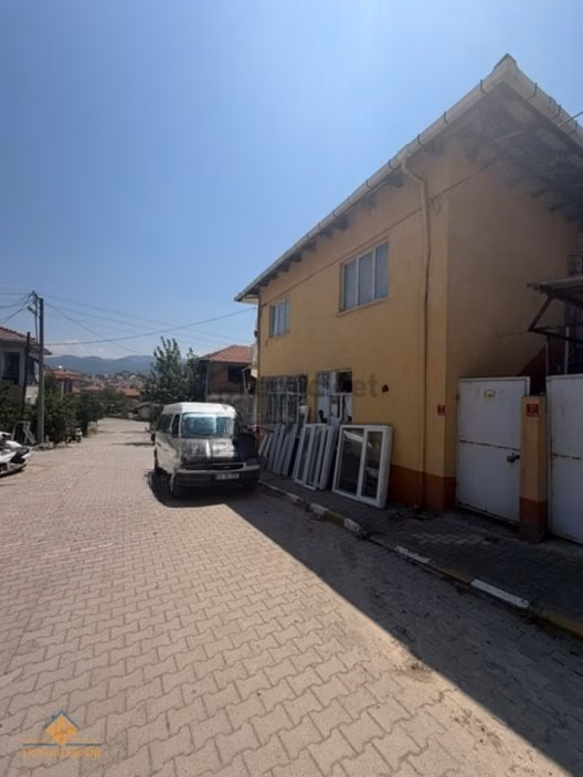 Sındırgı Çavdaroğlu Mahallesinde Satılık 2 Katlı Bina - 2