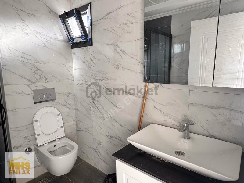 Akarca'da Satılık Triplex 4+1 Villa - Havuzlu, Geniş Bahçeli - 11