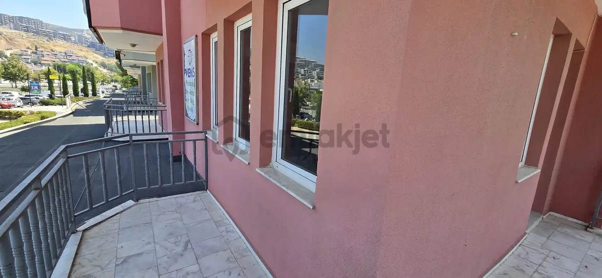 Kuşadası'nda Kiralık Ofis Büro - 19