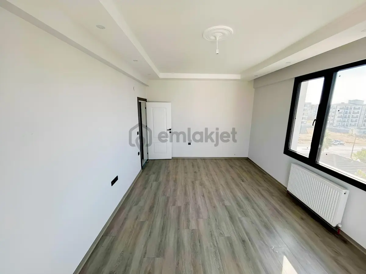 Onmax Bademalanında Satılık 2+1 Kapalı Mutfak Daire - 18