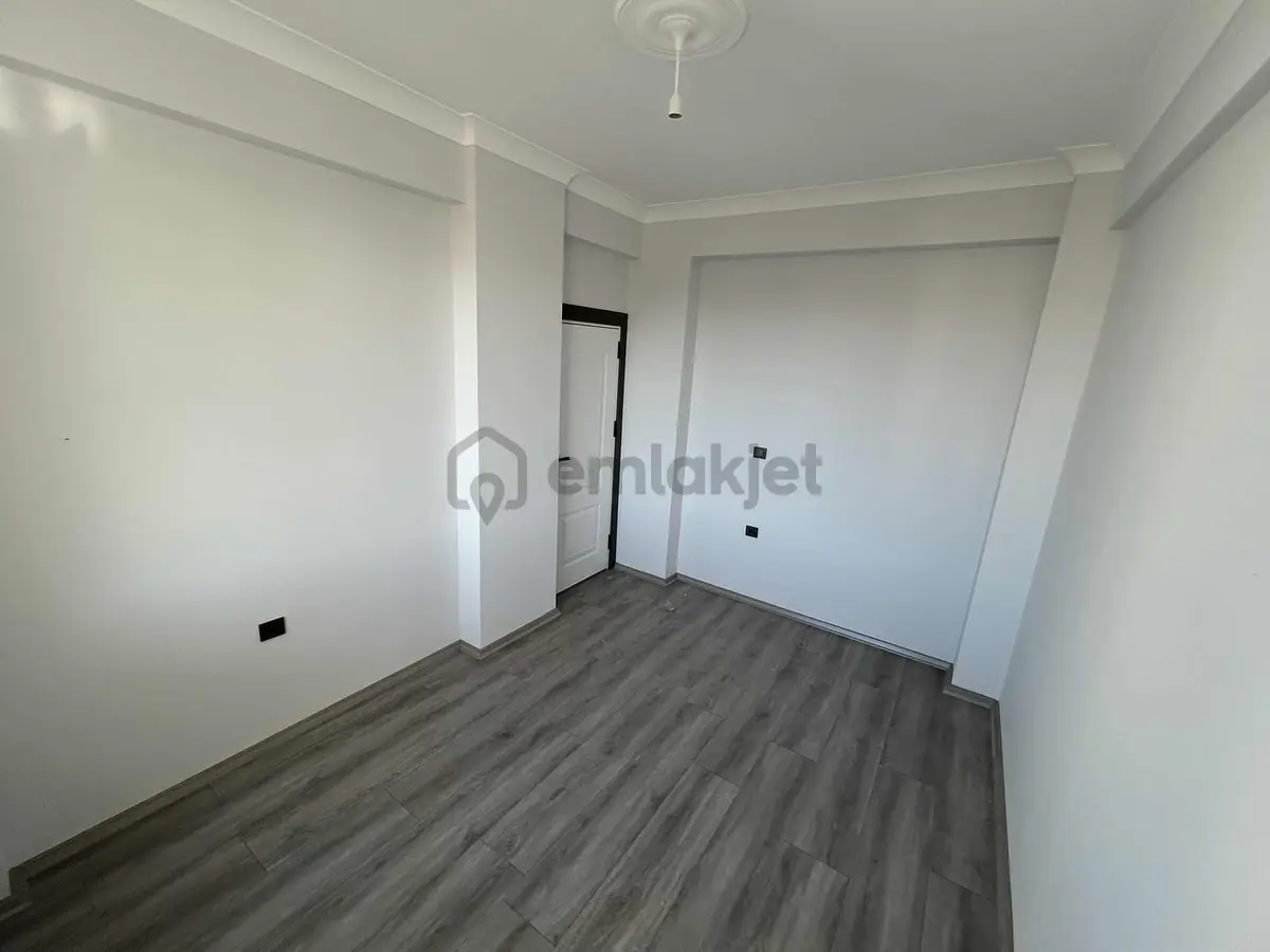 Onmax Bademalanında Satılık 2+1 Kapalı Mutfak Daire - 9