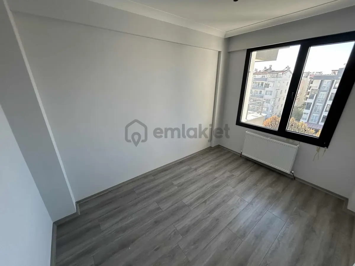 Onmax Bademalanında Satılık 2+1 Kapalı Mutfak Daire - 12