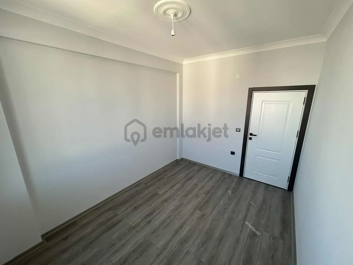 Onmax Bademalanında Satılık 2+1 Kapalı Mutfak Daire - 16