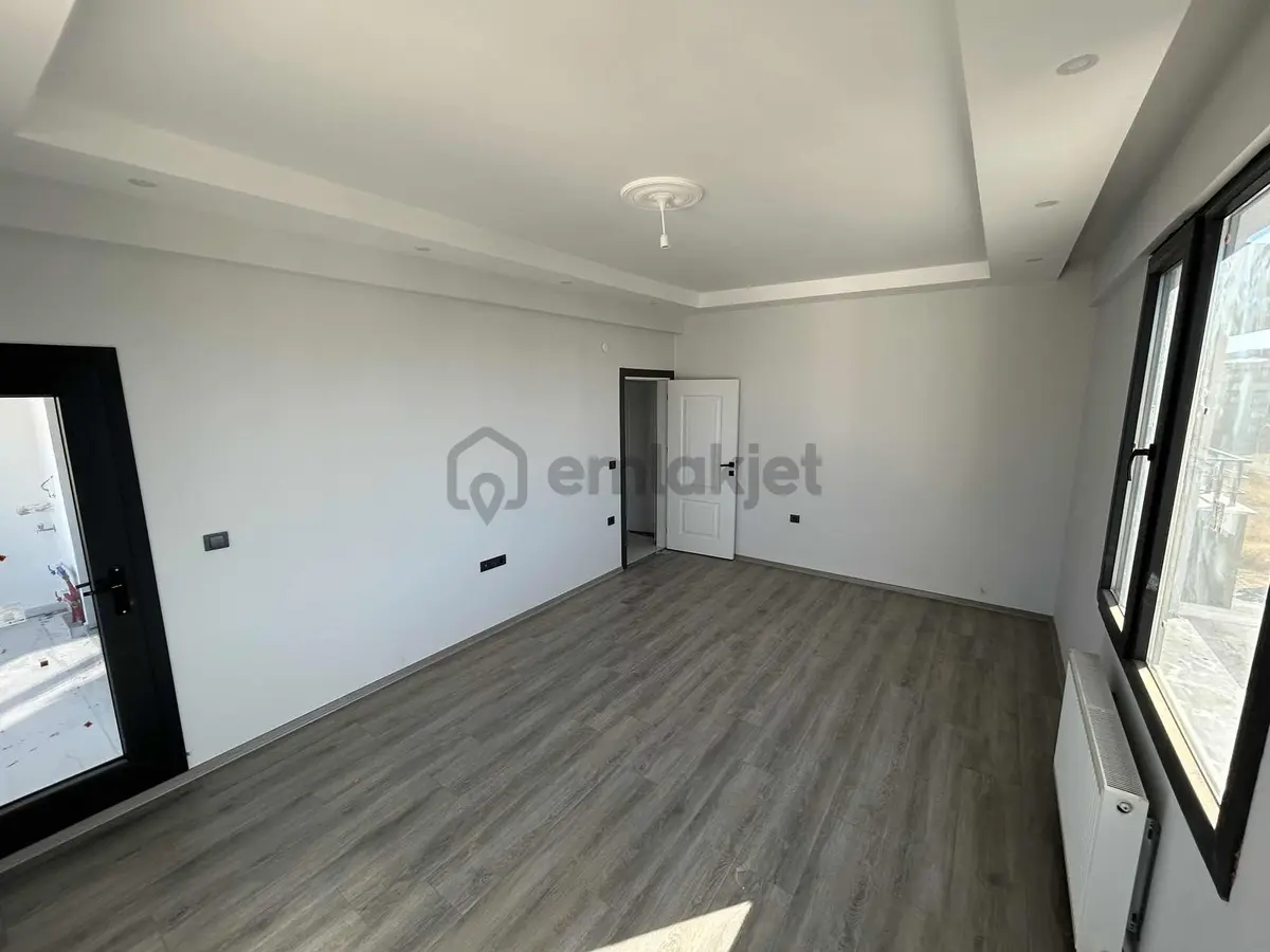 Onmax Bademalanında Satılık 2+1 Kapalı Mutfak Daire - 11