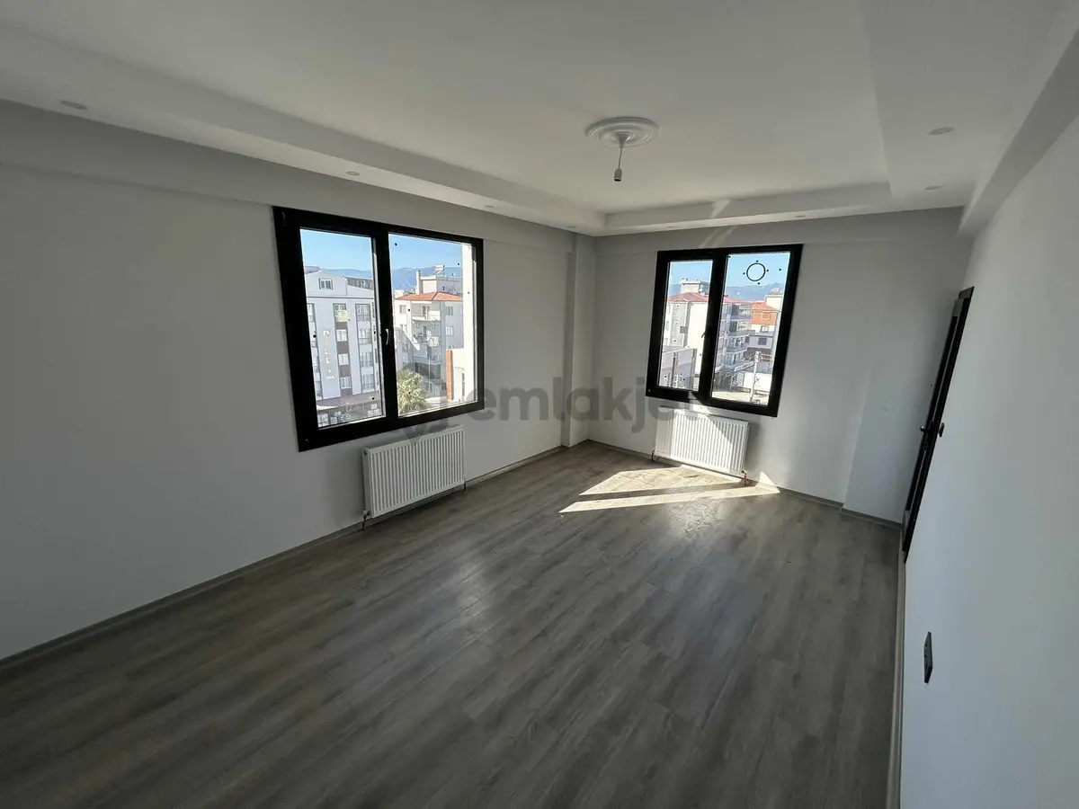 Onmax Bademalanında Satılık 2+1 Kapalı Mutfak Daire - 17