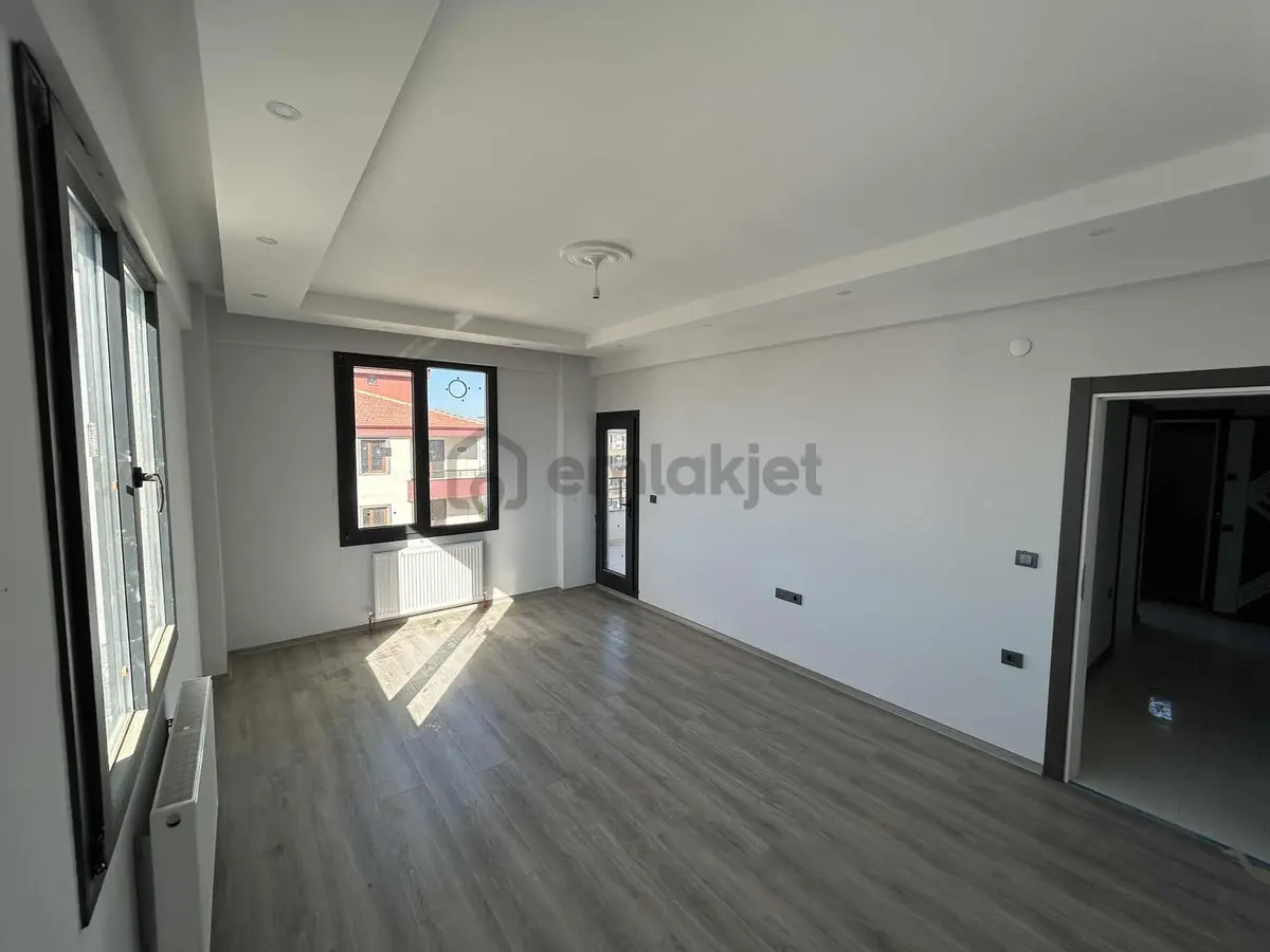Onmax Bademalanında Satılık 2+1 Kapalı Mutfak Daire - 19