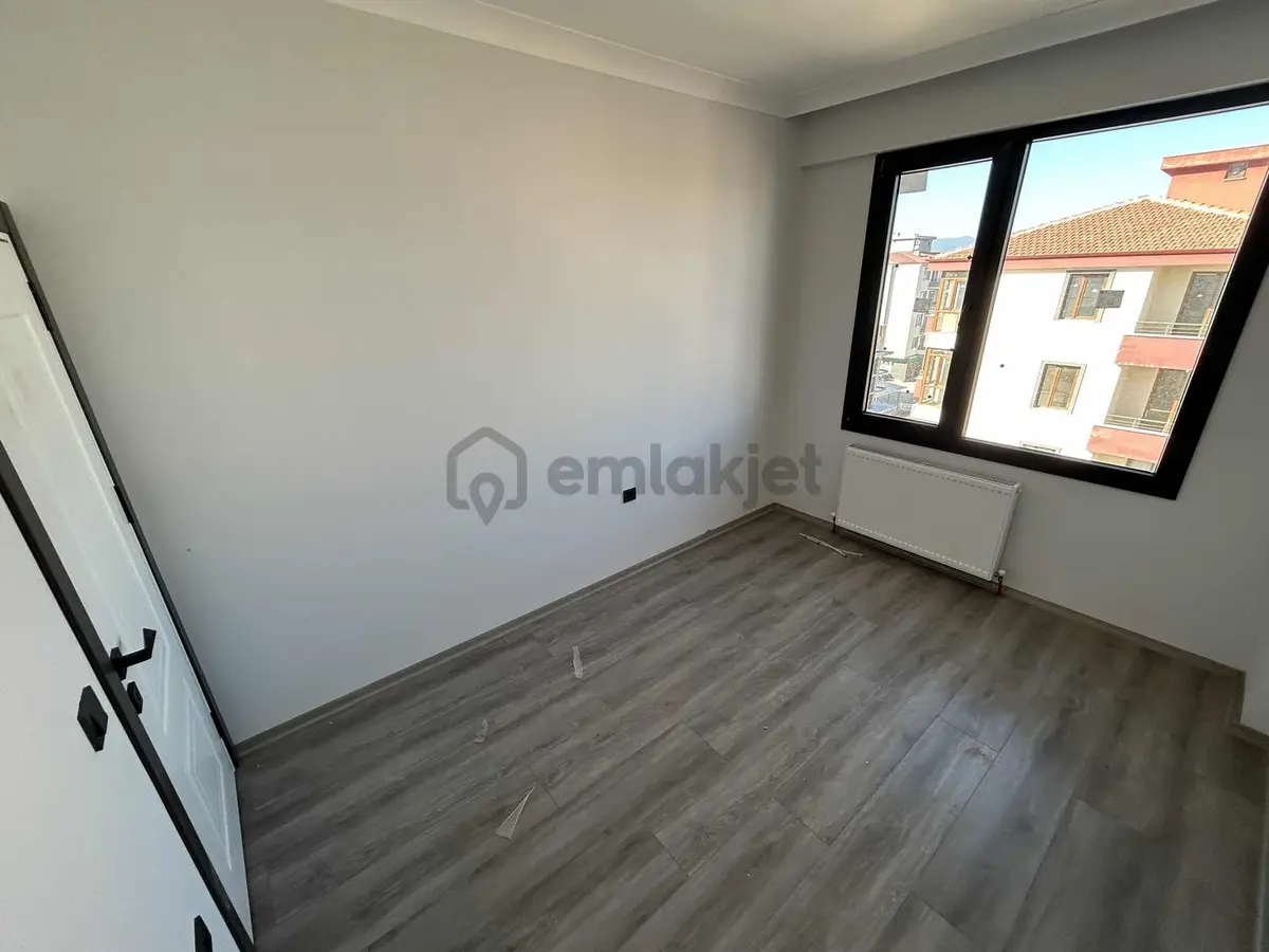Onmax Bademalanında Satılık 2+1 Kapalı Mutfak Daire - 3