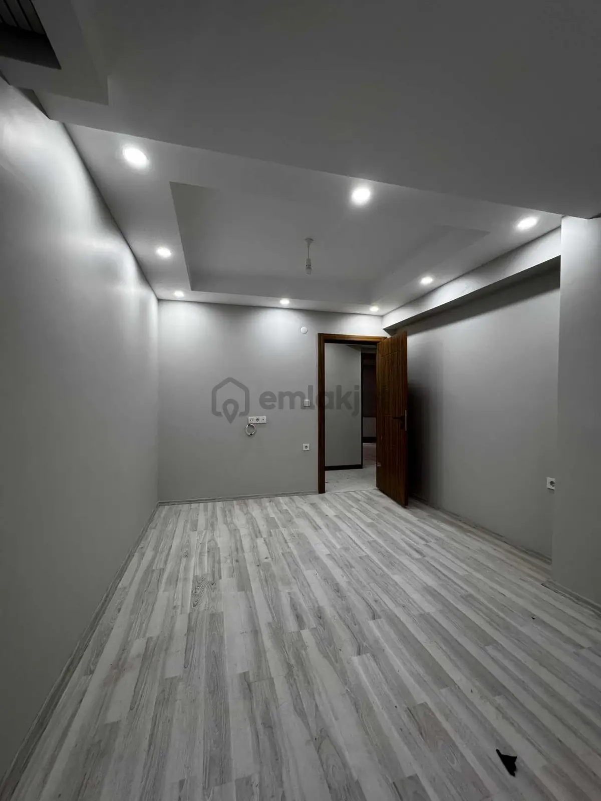 İncirtepe Mah Balkonlu Y.giriş Daire - 2