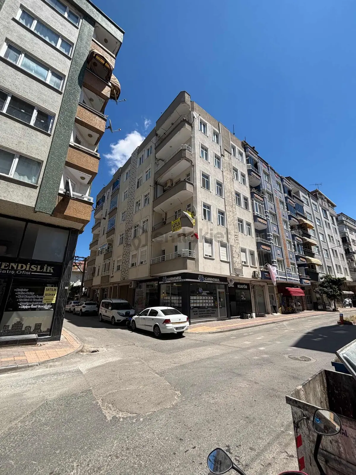 Bafrada Bankalar Caddesinde 3+1 Geniş Daire - 12