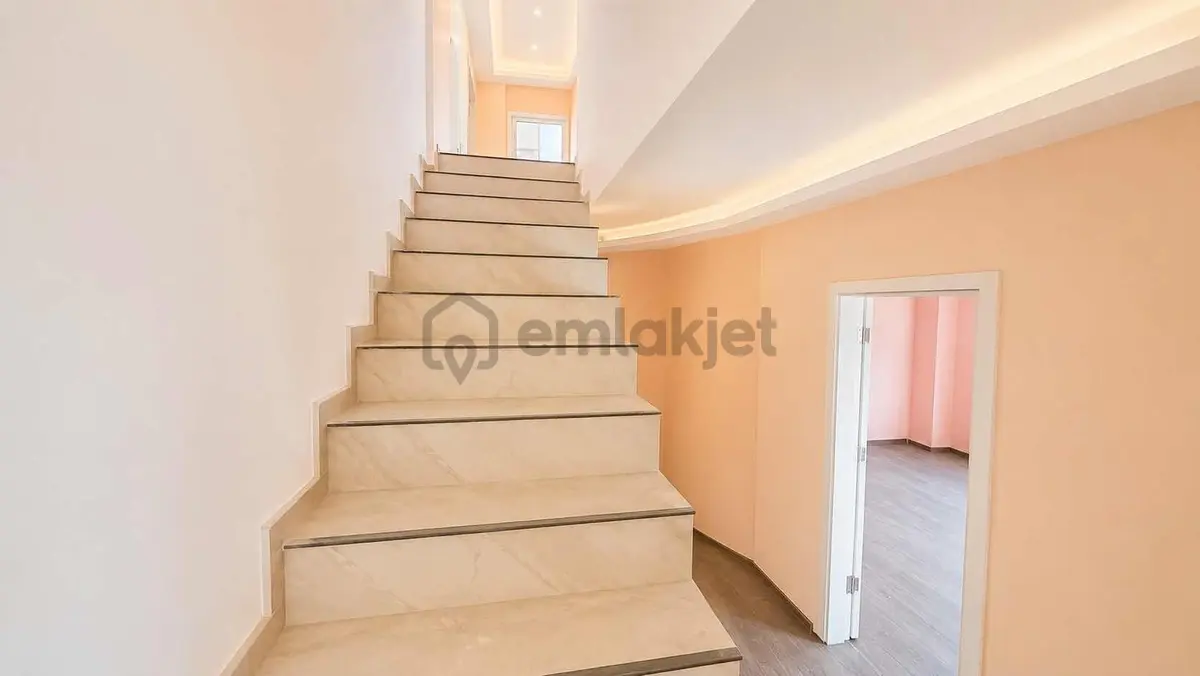 Atakent'te Satılık 3 Katlı Trıpleks - 19