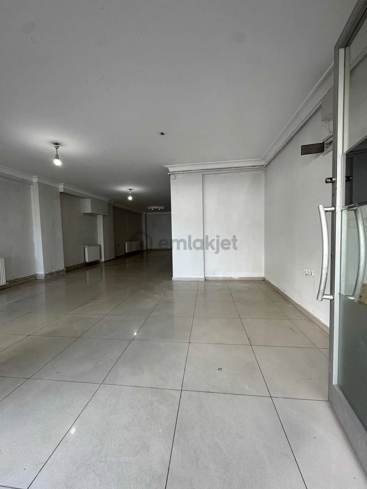 Metrobüse Yakın 140 M2 Satılık Geniş Dükkan !!! - 27