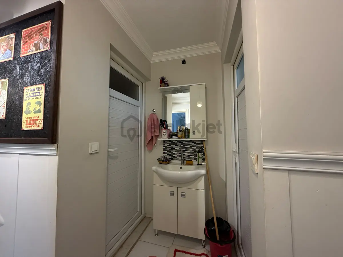 Buca Dumlıpınar'da Merkezi Konumda 2+1 Daire - 11