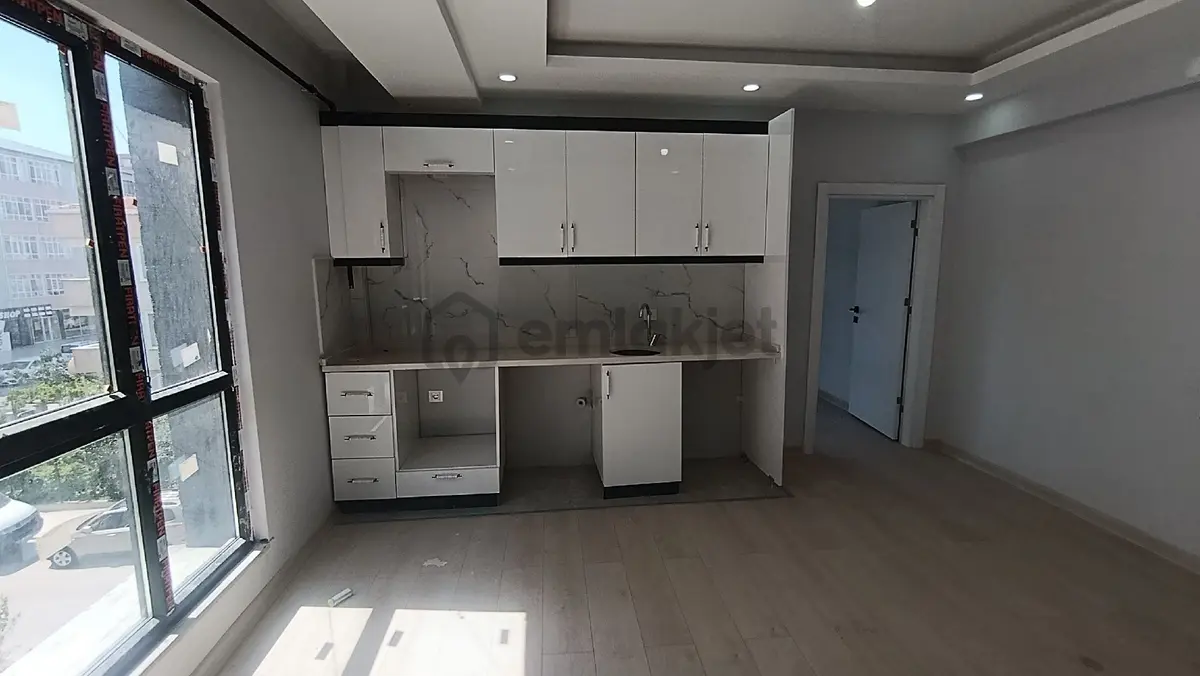 Remaxland'den Köşem Mevkısınde Satılık 1+1 Daıre - 4