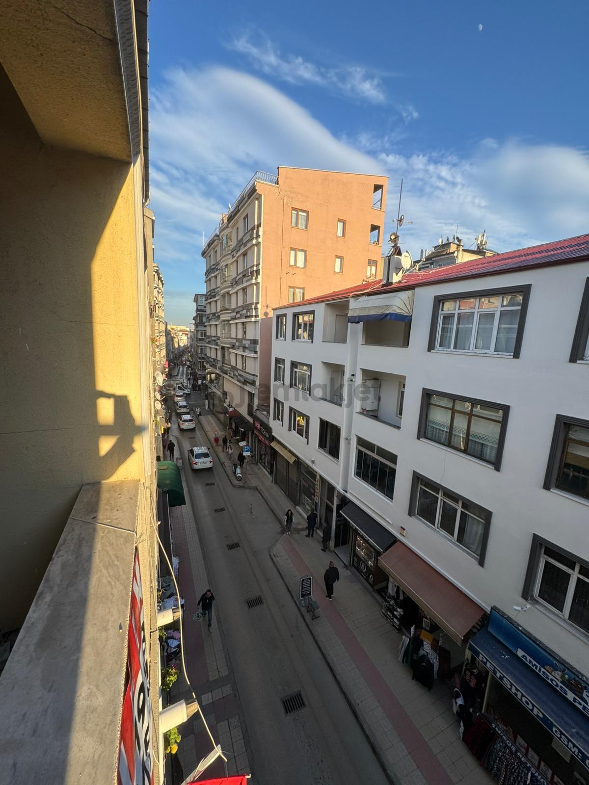Agabali Caddesi Uzerinde İci Temiz Kiralık Daire - 2