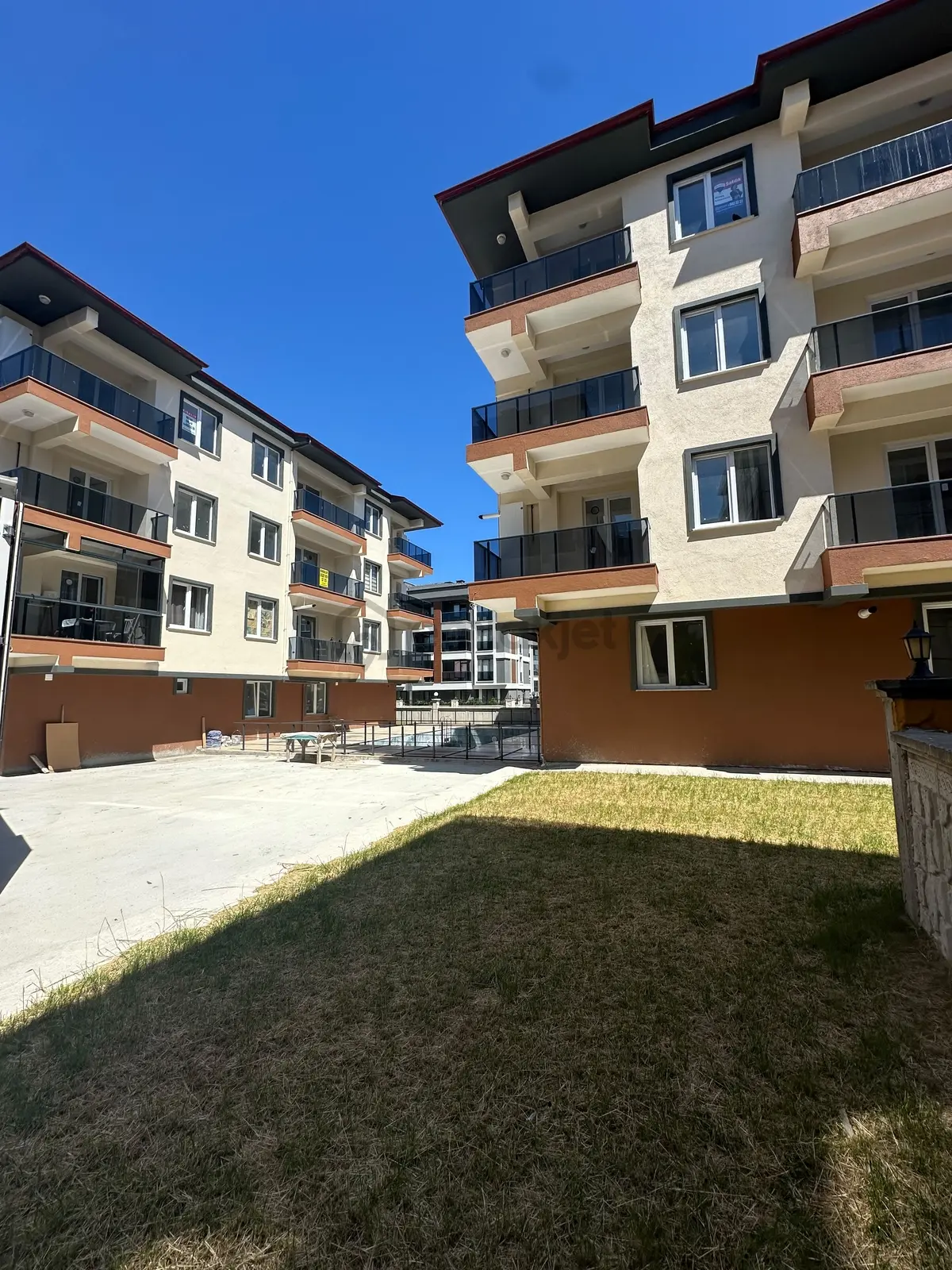 Tuğra'dan Havuzlu Site İçinde Son Daireler - 14