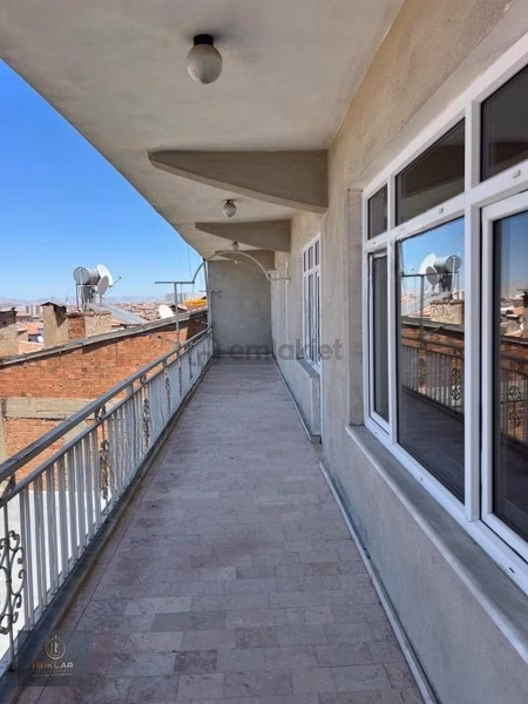Başharik'te Kiralık 3+1 Daire, Ana Cadde Yakını, 150m² - 8